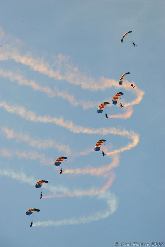  A8V7236 Parachute display team